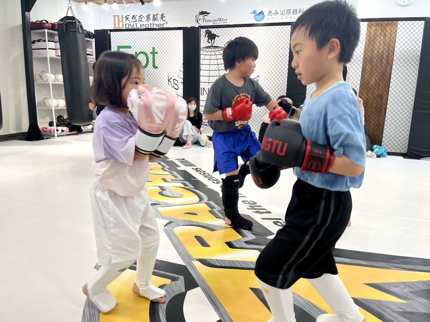 絵を描く子ども